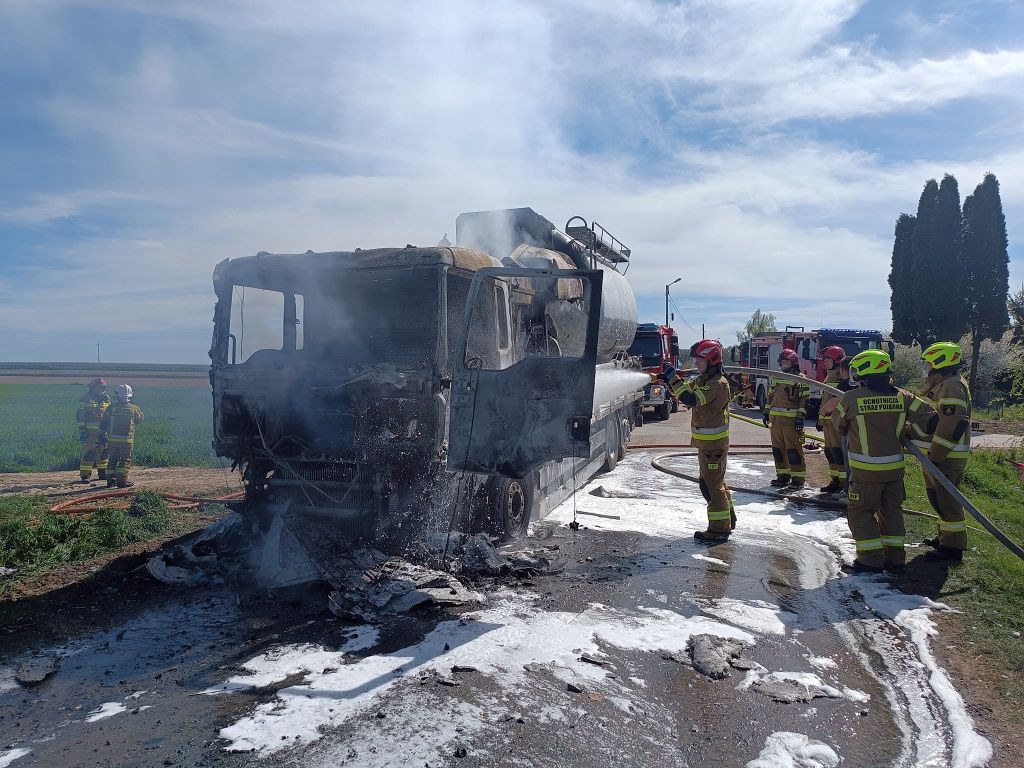 pożar, ciężarówka, zboże, akcja gaśnicza