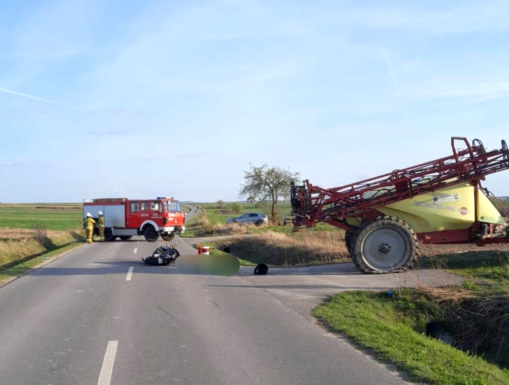wypadek, zdarzenie drogowe, zderzenie, motocykl, ciągnik