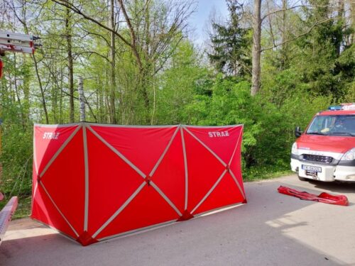 wypadek, wywrócony ciągnik, przygniecenie, śmierć traktorzysty