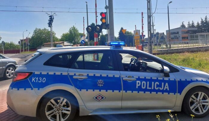 kmp rzeszów, traktorzysta, ciągnik, przejazd kolejowy