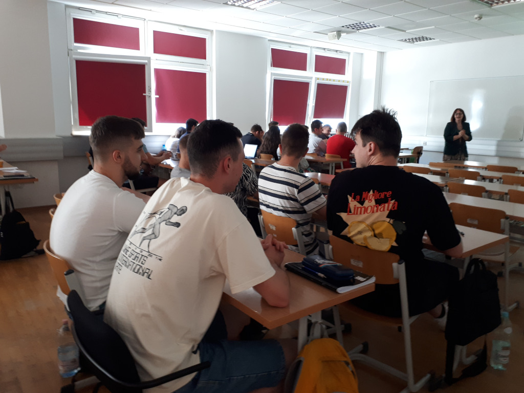 studenci wrie, sala