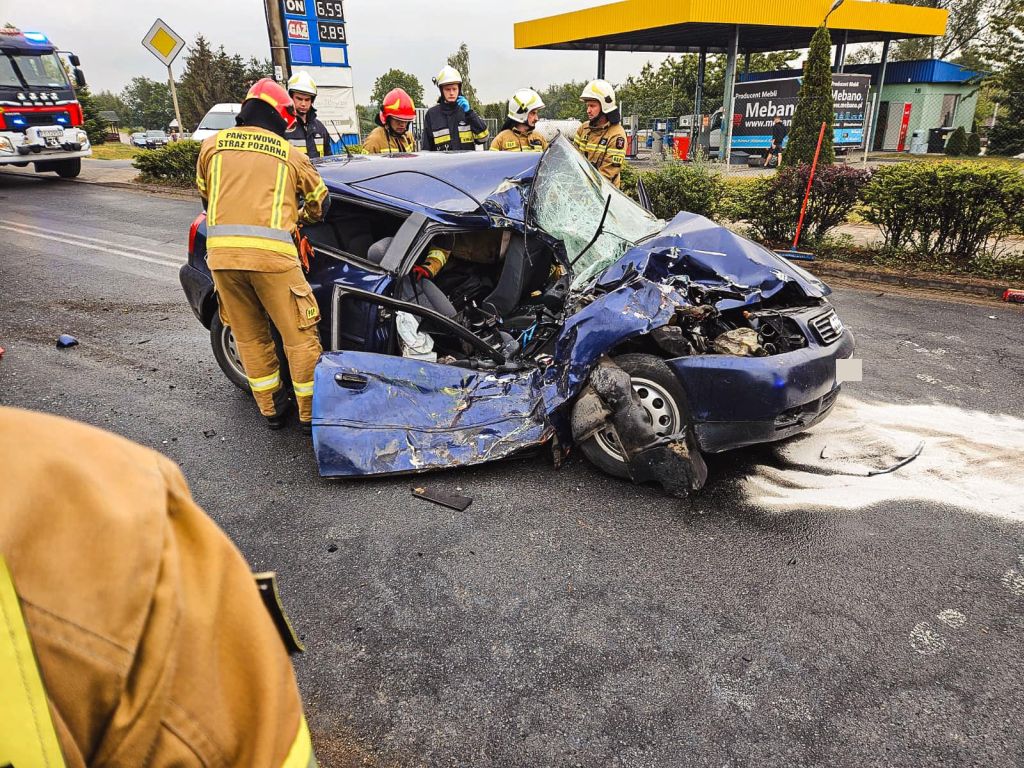 zdarzenie drogowe, zderzenie, auto, ciągnik