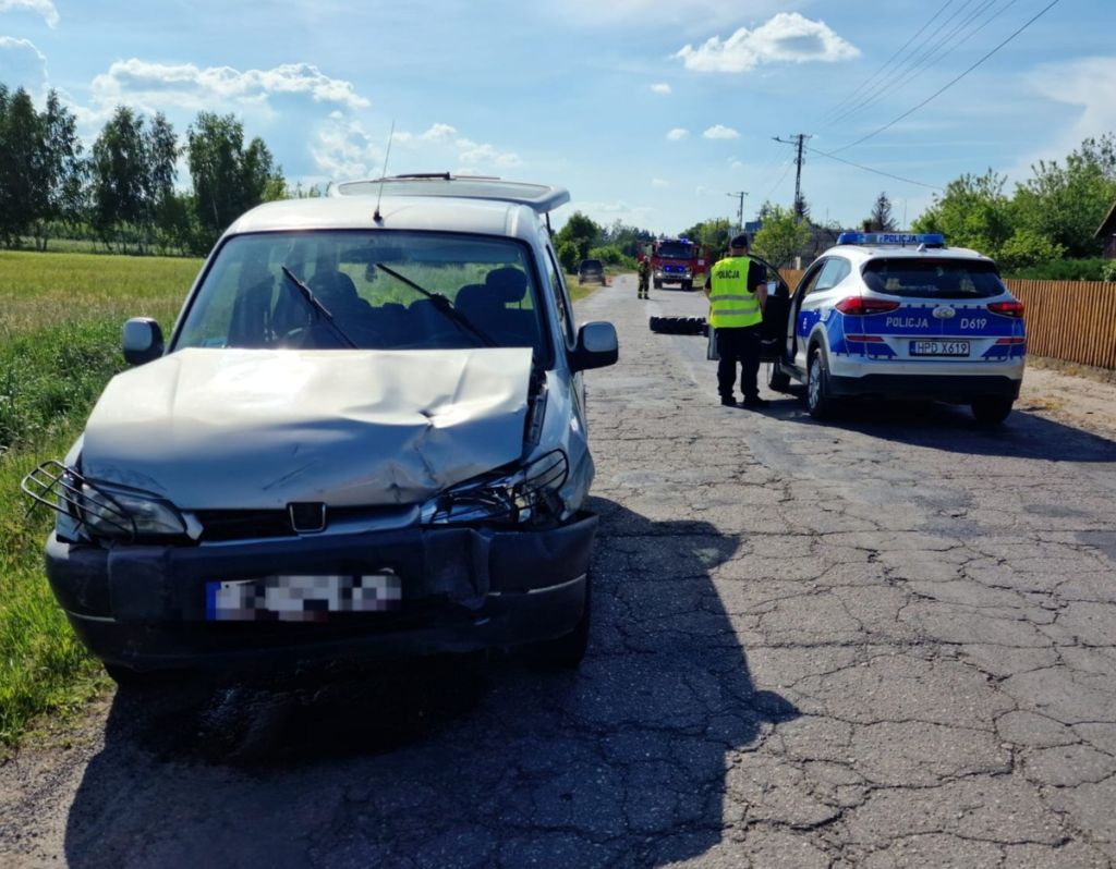 zderzenie, ciągnik, auto, ranny traktorzysta