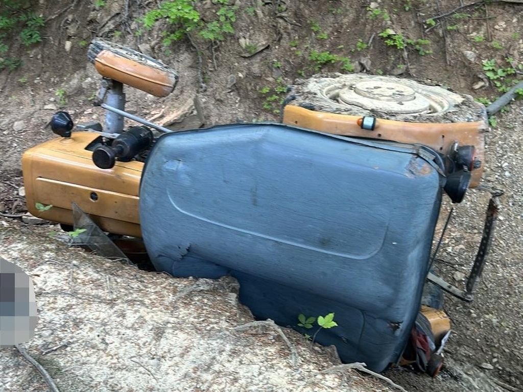 wypadek, zdarzenie, wywrócony ciągnik, śmierć traktorzysty