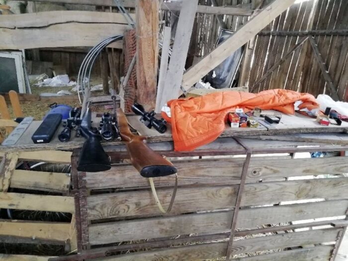 nielegalne posiadanie broni, broń, kłusownictwo, nielegalna produkcja alkoholu