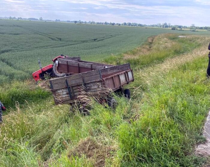 wypadek, ranny traktorzysta, przejechanie, upadek