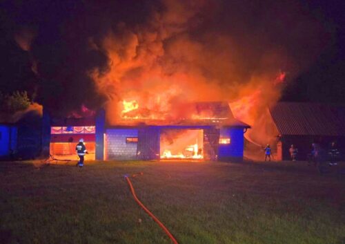 pożar, gospodarstwo, budynek, stodoła, maszyny rolnicze