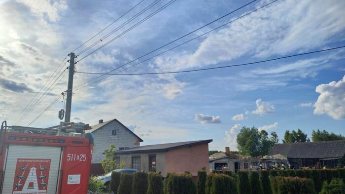 gospodarstwo, wypadek, rozbiórka dachu, budynek gospodarczy