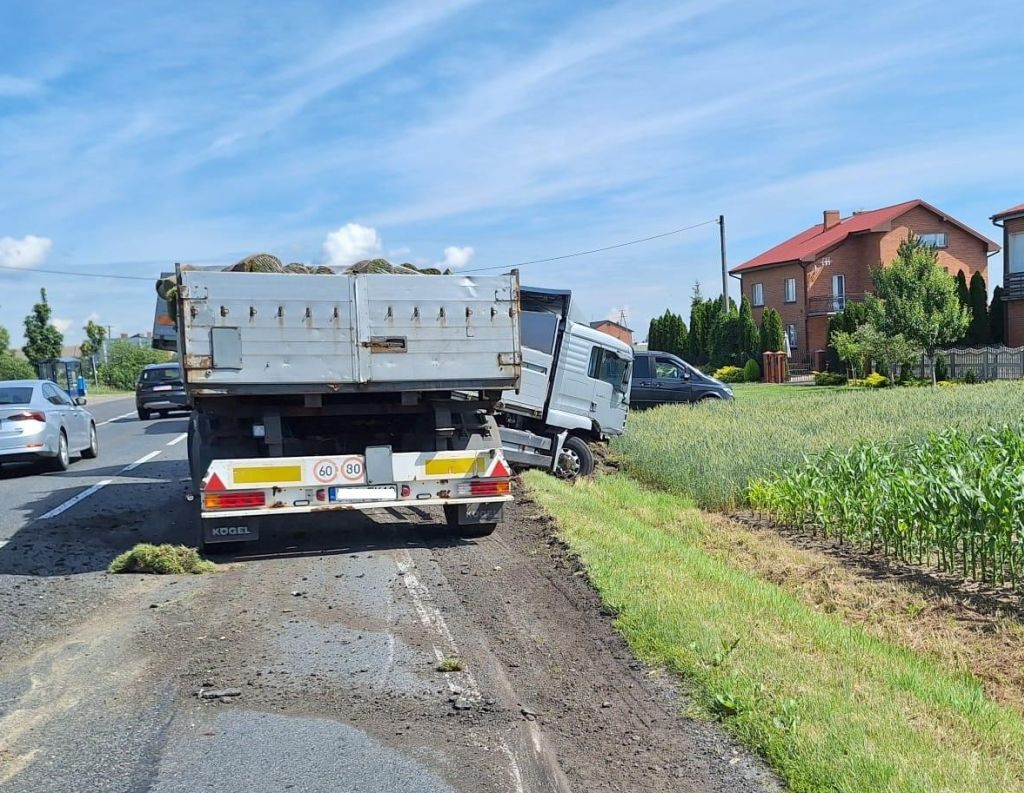 zderzenie, ciągnik, auto, ciężarówka