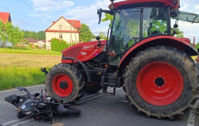 zdarzenie drogowe, zderzenie, ciągnik, motorower