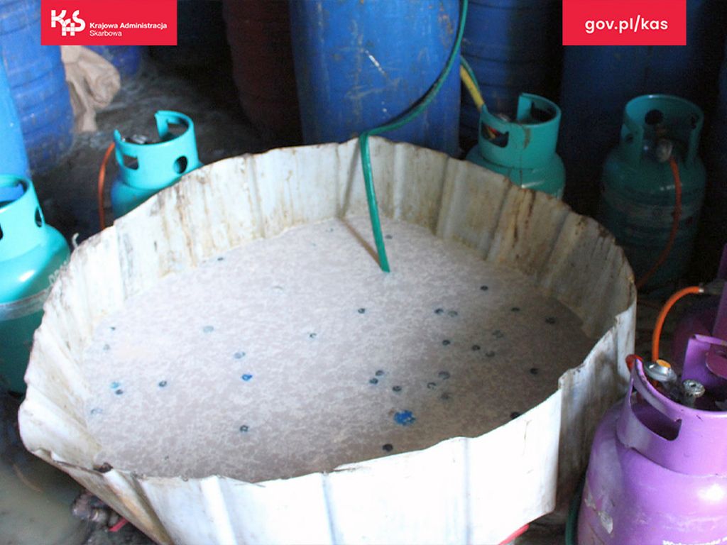 kas, policja, bimbrownia, produkcja alkoholu