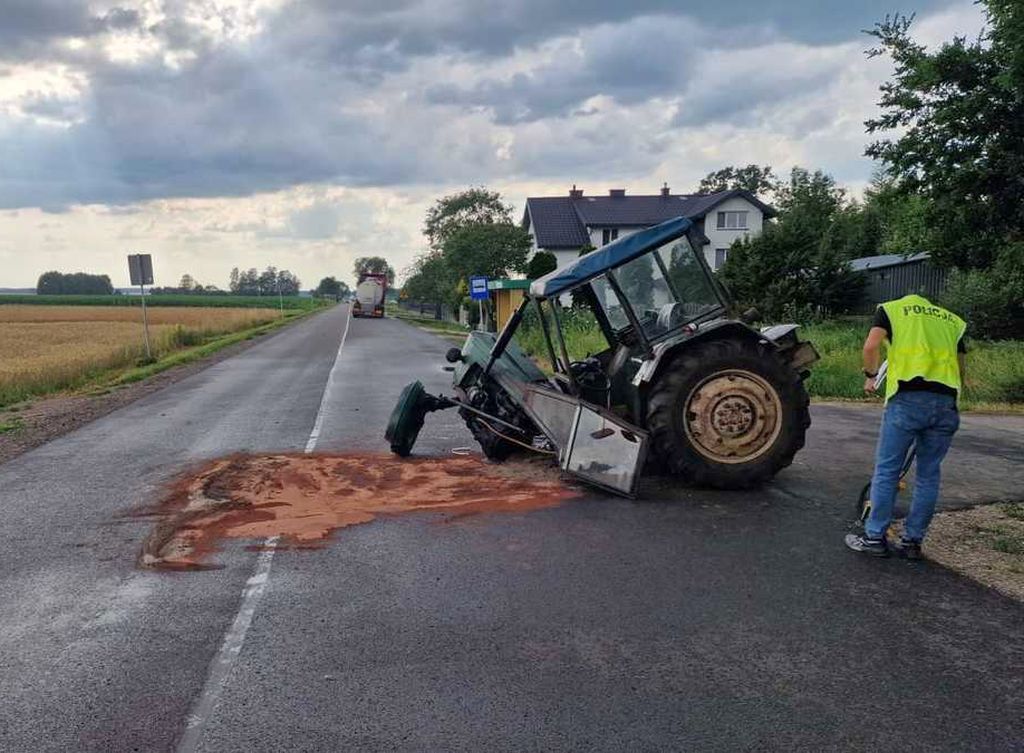 wypadek, zdarzenie drogowe, zderzenie, ciągnik