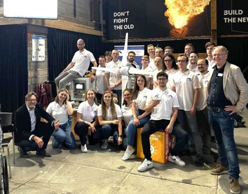 studenci, politechnika łódzka, wiatrak, turbina wiatrowa