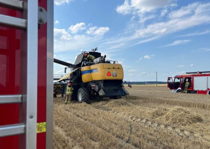 pożar, kombajn, pożar kombajnu, pożar silnika
