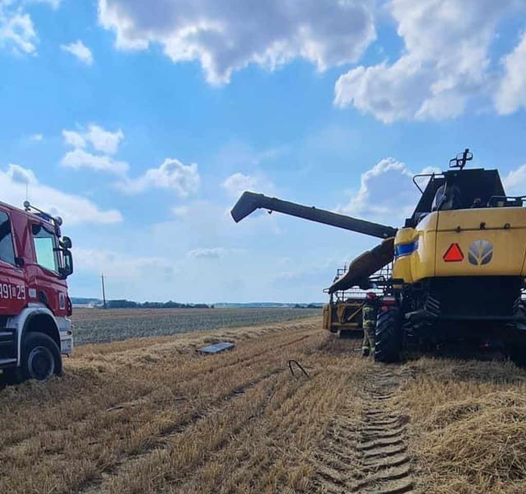pożar, kombajn, pożar kombajnu, pożar silnika