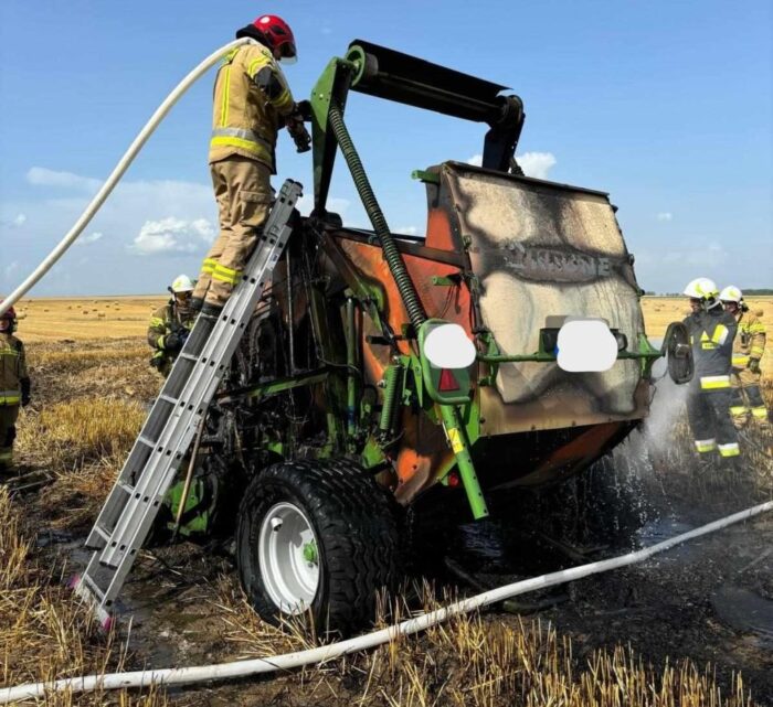 pożar, prasa, prasa belująca, ściernisko