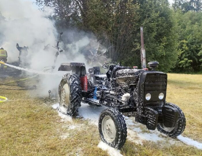 pożar, gospodarstwo, wiata, ciągnik