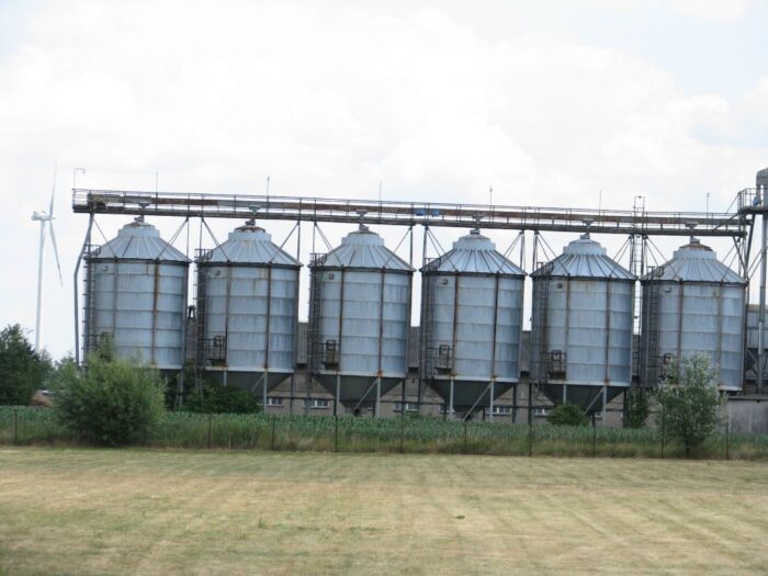 inwestycja, fabryka, silosy, silosy zbożowe