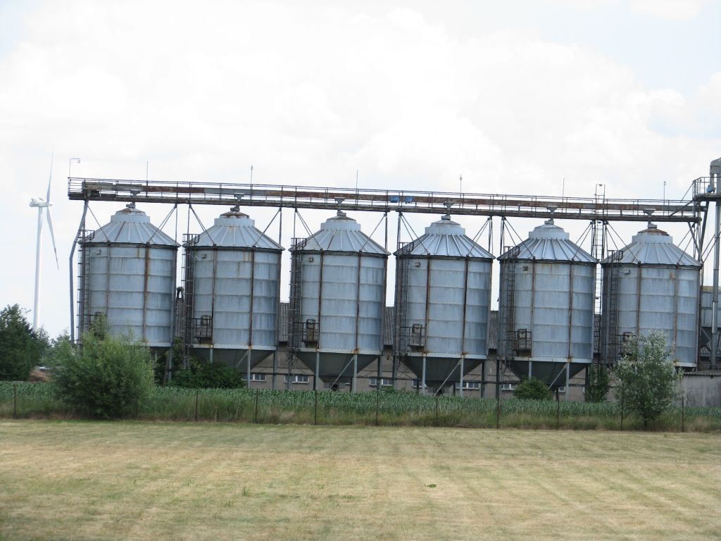 inwestycja, fabryka, silosy, silosy zbożowe