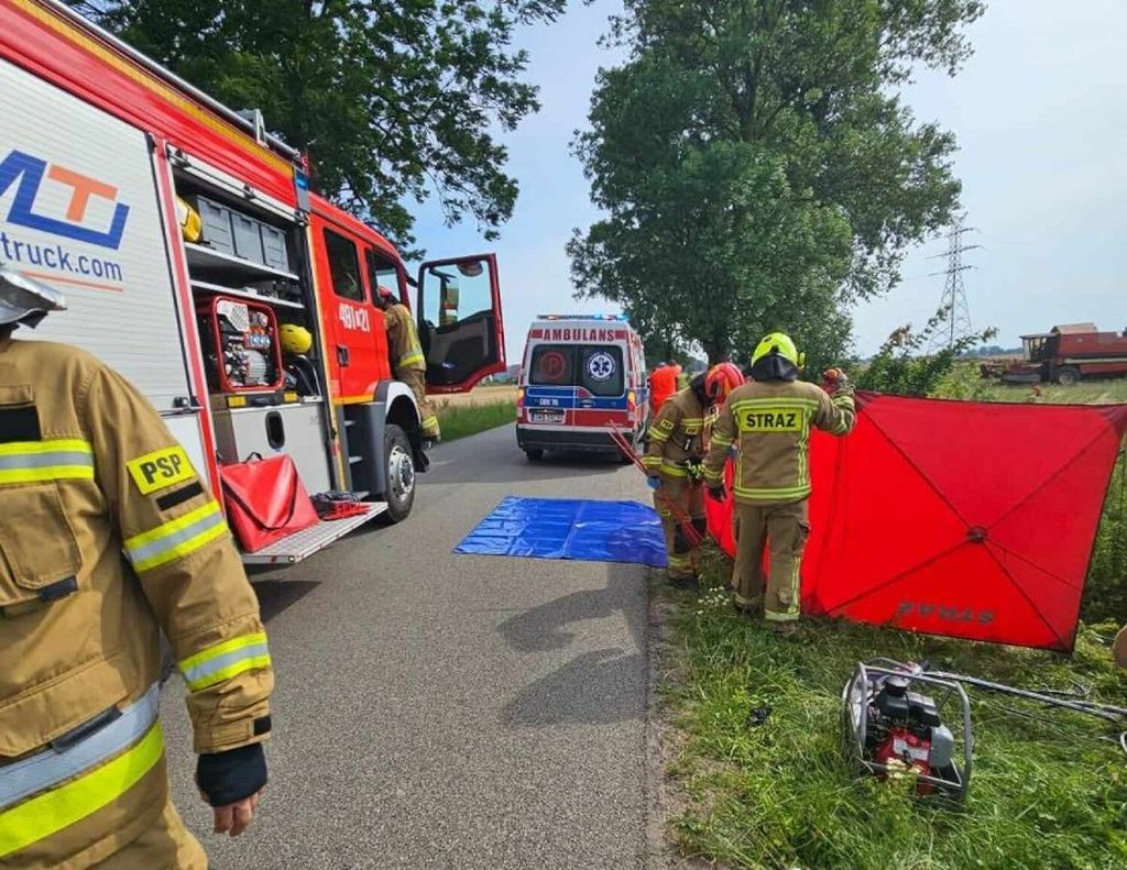wypadek, zderzenie, auto, ciągnik