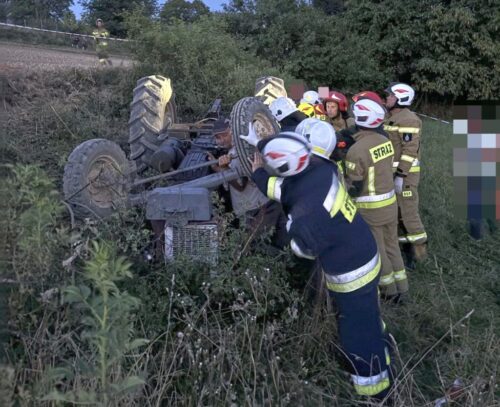 prace polowe, wypadek, wywrócony ciągnik, śmierć traktorzysty