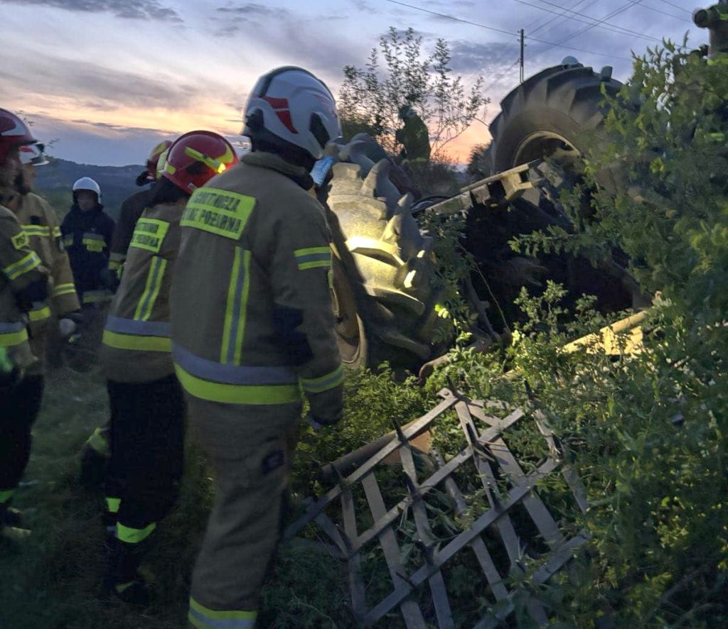 prace polowe, wypadek, wywrócony ciągnik, śmierć traktorzysty