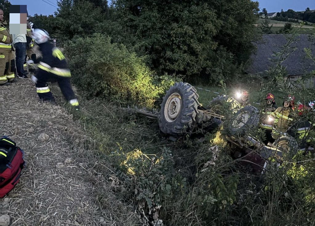 prace polowe, wypadek, wywrócony ciągnik, śmierć traktorzysty