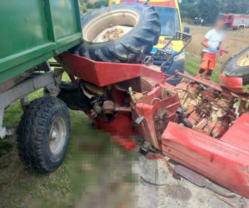 wypadek, transport zboża, wywrócony ciągnik, ranny traktorzysta