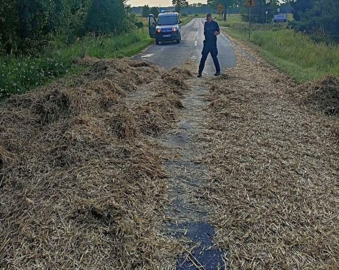 zabezpieczenie transportu, słoma, przewóz słomy, przewóz płodów rolnych