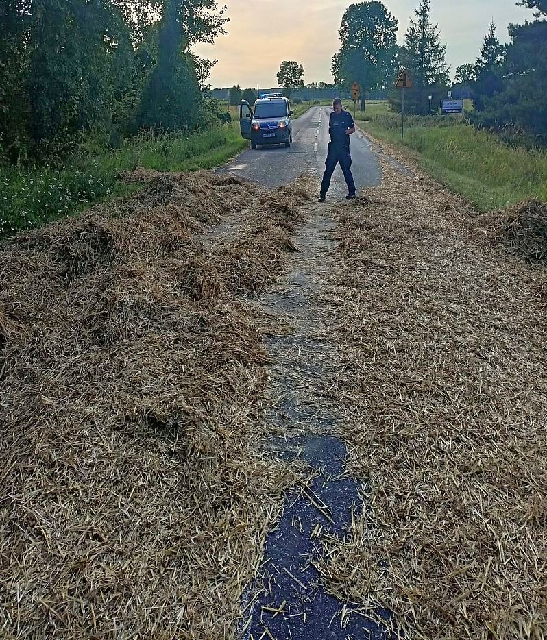 zabezpieczenie transportu, słoma, przewóz słomy, przewóz płodów rolnych