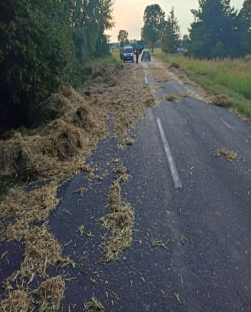 zabezpieczenie transportu, słoma, przewóz słomy, przewóz płodów rolnych