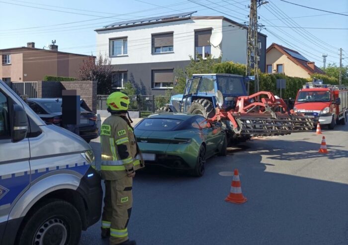 kolizja, auto, ciągnik, drogówka