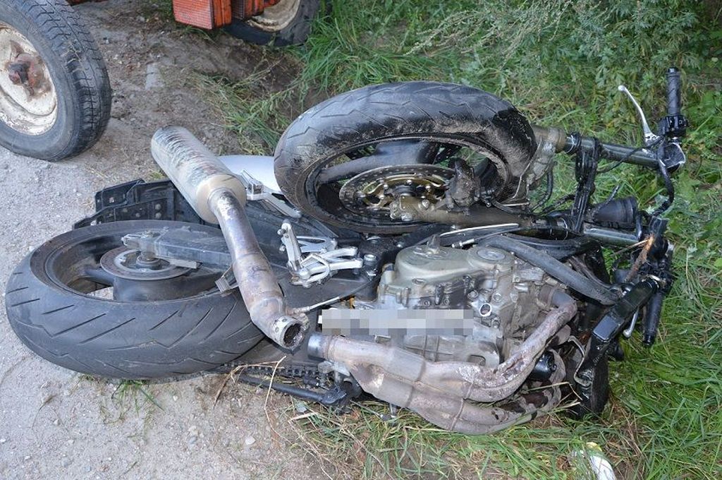 wypadek, zderzenie, ciągnik, motocykl