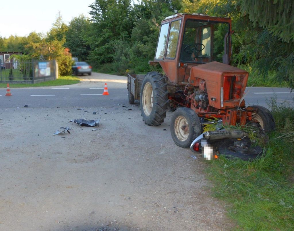 wypadek, zderzenie, ciągnik, motocykl