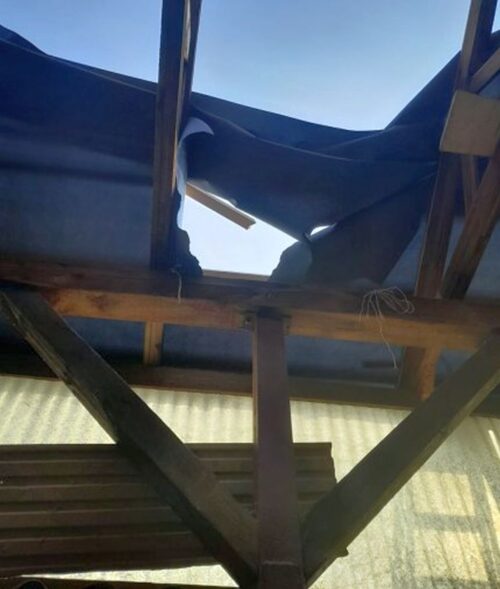 upadek, budynek gospodarczy, dach, wymiana dachu, śmierć mężczyzny