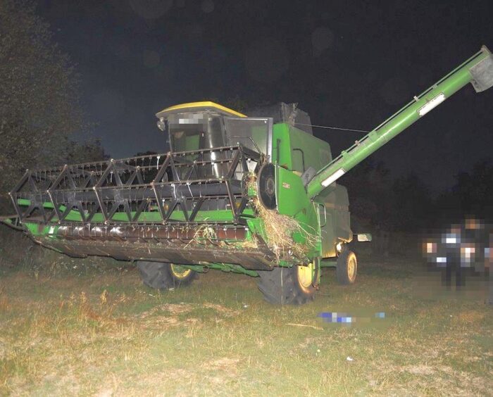 wypadek, kombajn, zbiornik na zboże, żmijka, ranny mężczyzna