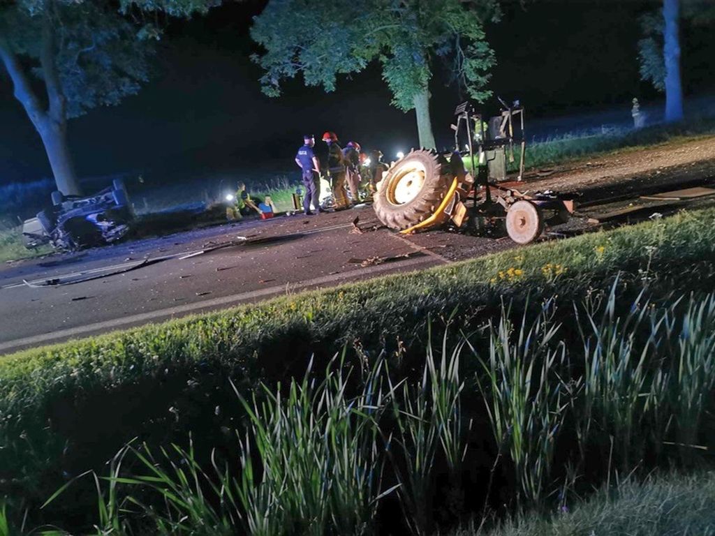 zderzenie, samochód, ciągnik, ranny traktorzysta