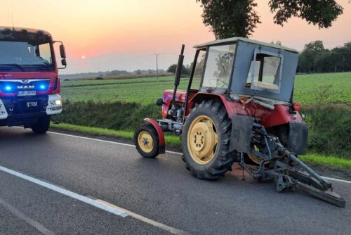 kolizja, zderzenie, auto, ciągnik