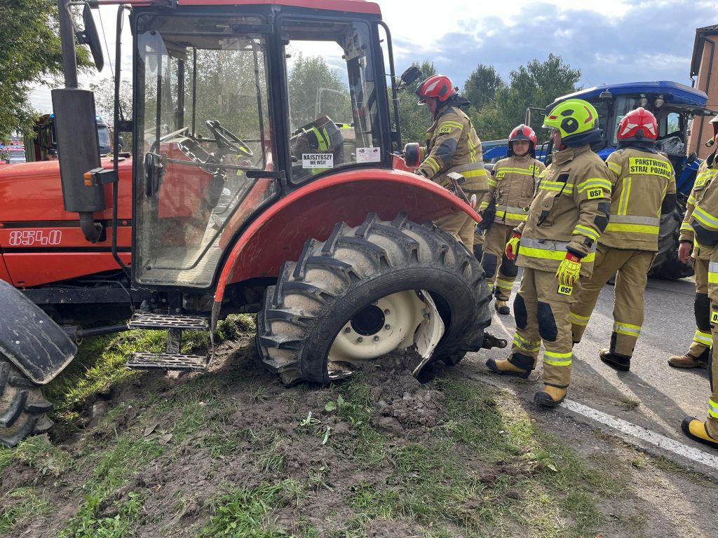 zdarzenie drogowe, zderzenie, ciągnik, auto