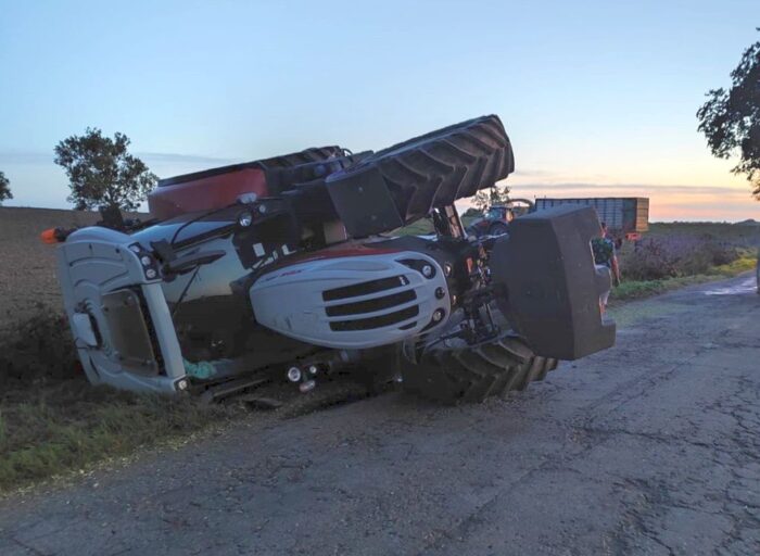 kolizja, zdarzenie drogowe, ciągnik, przyczepa