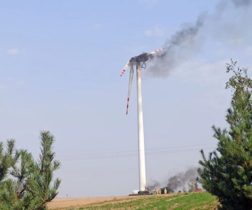 pożar, wiatrak, pożar wiatraka, turbina wiatrowa