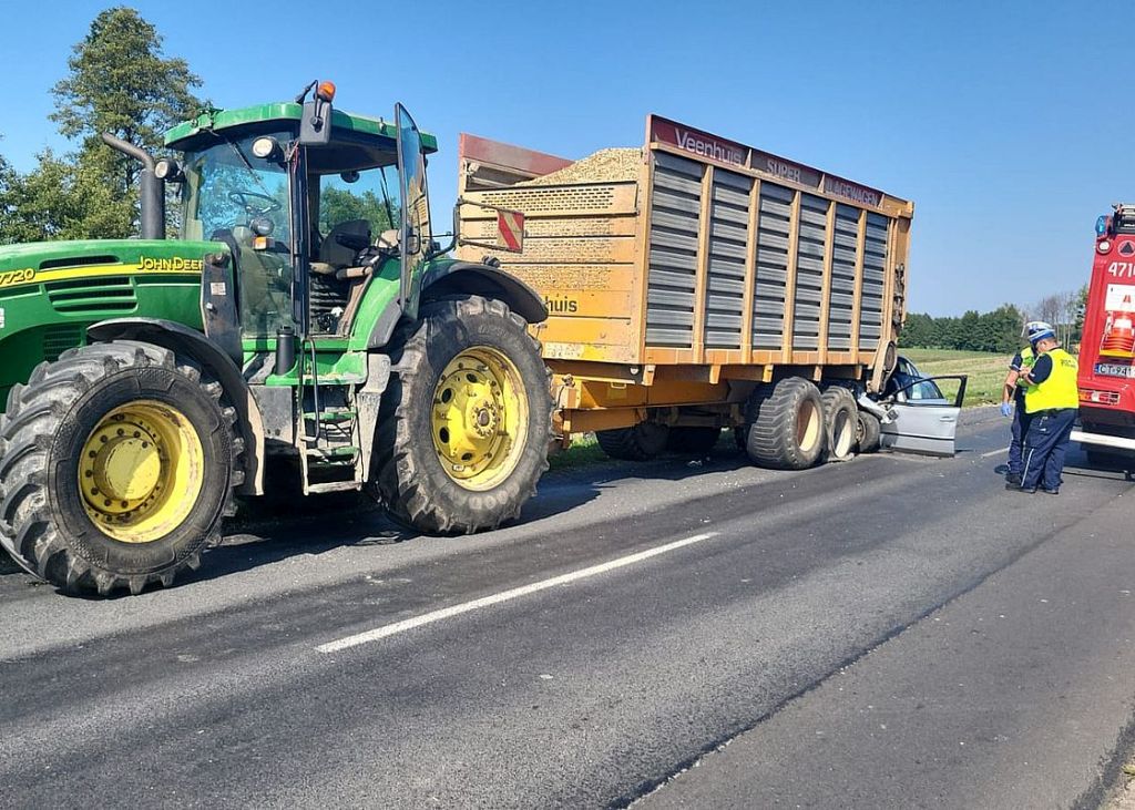 zdarzenie drogowe, zderzenie, auto, przyczepa