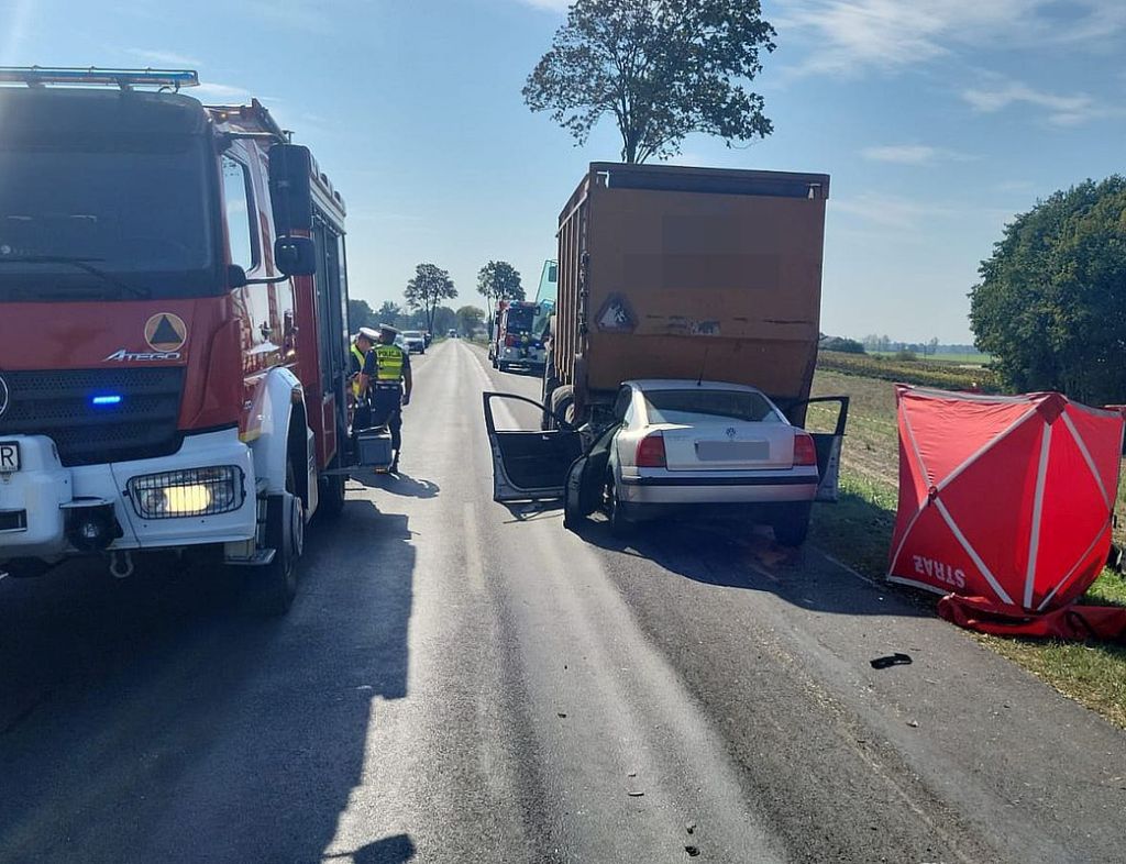 zdarzenie drogowe, zderzenie, auto, przyczepa
