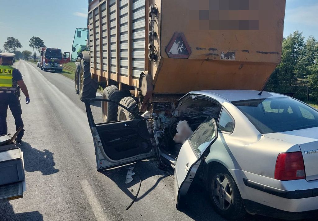 zdarzenie drogowe, zderzenie, auto, przyczepa