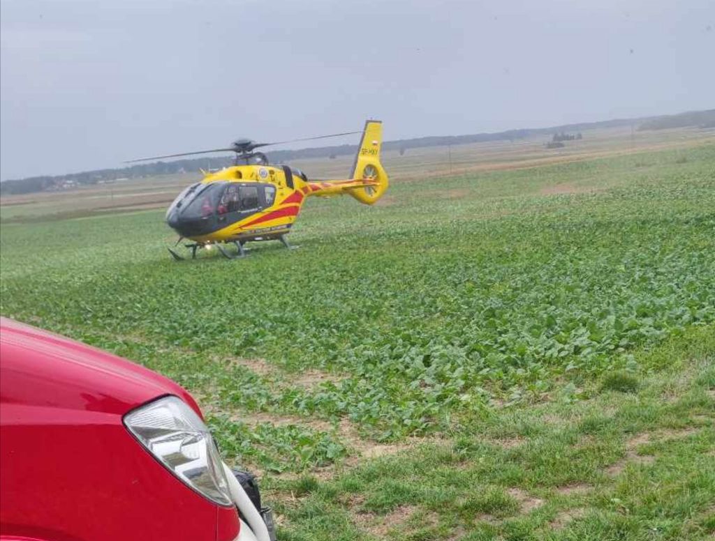 wypadek, ciągnik, glebogryzarka, ranny mężczyzna