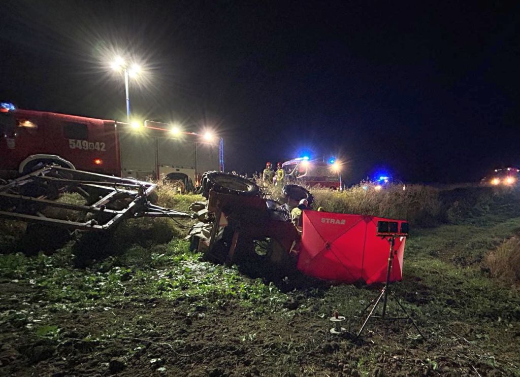 tragedia, wywrócony ciągnik, przygnieciony traktorzysta, śmierć mężczyzny