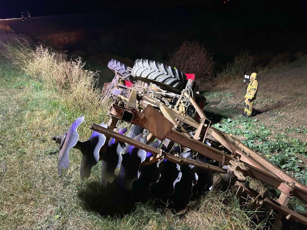 tragedia, wywrócony ciągnik, przygnieciony traktorzysta, śmierć mężczyzny