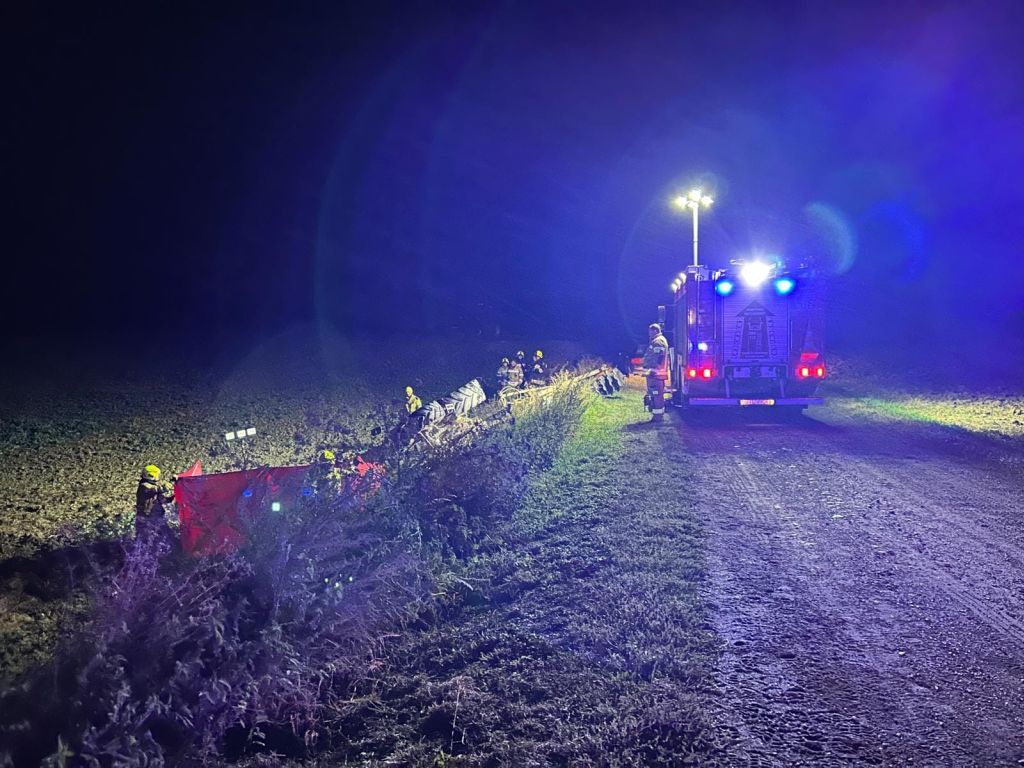 tragedia, wywrócony ciągnik, przygnieciony traktorzysta, śmierć mężczyzny