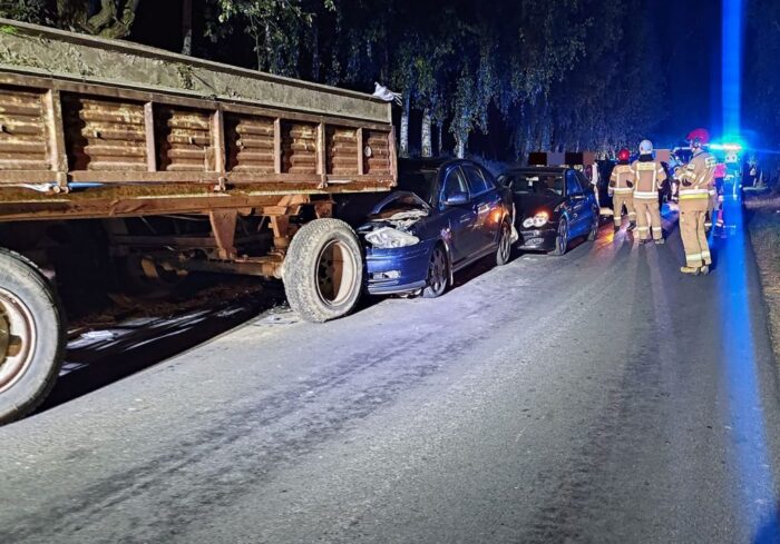 zdarzenie drogowe, zderzenie, ciągnik, przyczepa, auto
