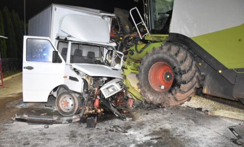zdarzenie drogowe, zderzenie, auto, kombajn